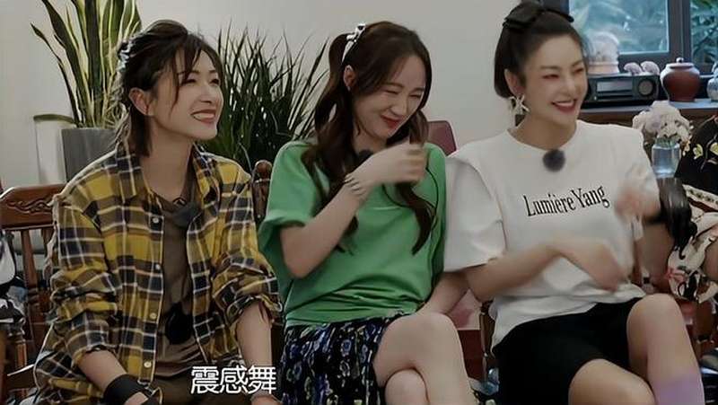 梨园戏别有韵味，万茜直接看入迷，孟佳逗趣也只是微微一笑丨姐姐